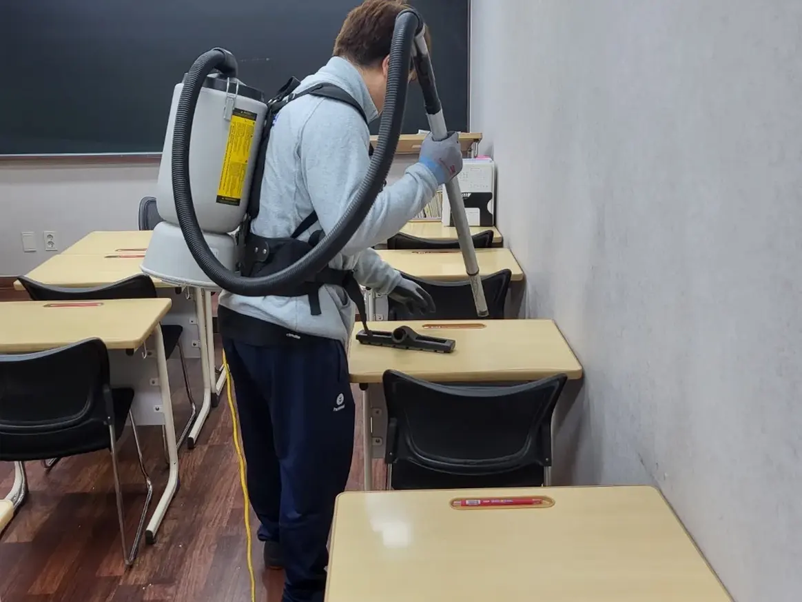 동구 선교동 학교 현관·중앙홀 바닥 위생청소 사례 - 행진크린